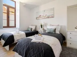 HostWise - Traditional House with Terrace