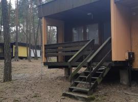 Chatky Pod Borným Máchovo jezero，位于多克西的山林小屋