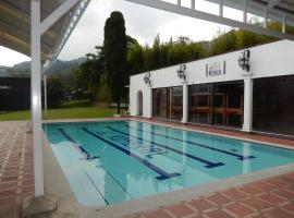 Romeral Club Campestre，位于La Estrella的酒店