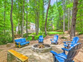 Spacious Family Home Near Hiking and Breweries!，位于Arden的酒店