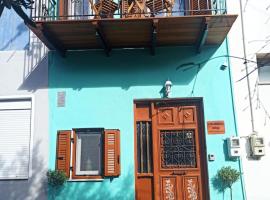 Little Angelo's Cottage - Greek Summer Escape，位于普洛马里翁的酒店