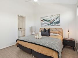 Tranquil Tree Views 2 Bedroom 2 Bathroom Apartment，位于珀斯的酒店