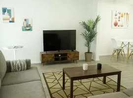 Spacious 2BR Townhouse - 3 Queens - Sleeps 8