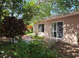 J & Ella's Holiday House - 2 Bedroom, 3 Beds, 2 Bathroom, 4 or 5 Guests