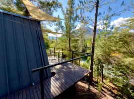 Cabina vista al río en Roca Truful