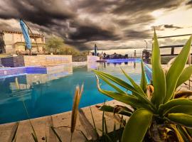 Caba&ntilde;as Balcones de Nogol&iacute; - San Luis，位于Hip&oacute;lito Yrigoyen的带热水浴缸的酒店