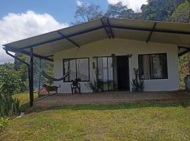 Casa de campo en La Vega, hermosa vista, con Internet y parqueadero，位于拉维加的酒店