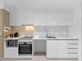 Waves Wine & a Warm Welcome 1BR by the Sea