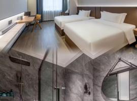 Luyue Hotel Movie Hotel Huaqiangbei Convention and Exhibition Center Branch，位于深圳的酒店