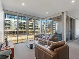 Spacious Lakefront Apartment with Pool Access