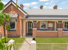 Wonderful William - Charming Home close to CBD