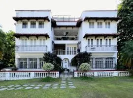 MIRANAMIN NEST Elegant Home in MiraNila Heritage Compound, Pet Friendly, with Rooftop, Kitchens - Perfect for Reunions, Team Building