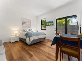 Charming Studio for Two in the Heart of Bathurst