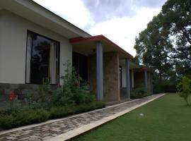 Fafa Hill Hotel and Resort，位于茂物的酒店