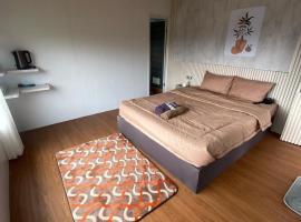 Glamping Telaga Menjer Lantai 7，位于Garung的豪华帐篷