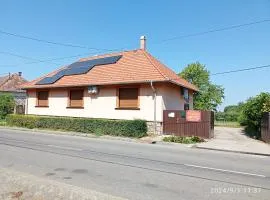 Kápolnás Vendégház Báta-Gemenc