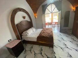 Nile Garden Apartments，位于卢克索的木屋