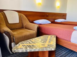 Intourist-Zakarpattia Hotel，位于乌日霍罗德的酒店