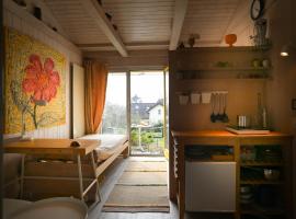 EUROVISION Im Thomasgarten nice private studio in residential area short term rent，位于Oberwil的酒店