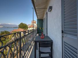 appartamenti i fiori del lago，位于拉韦诺的酒店