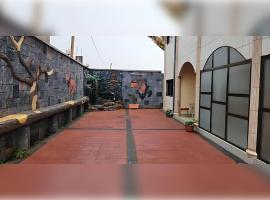 NEFAR PALACE HOTEL Plc，位于Bafoussam的酒店