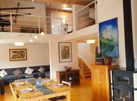Spacious Open-plan and Peaceful Chalet in Salums，位于莱克斯的酒店