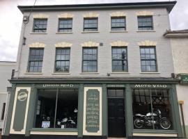 Union Road Moto Velo Accommodation，位于克雷迪顿的自助式住宿