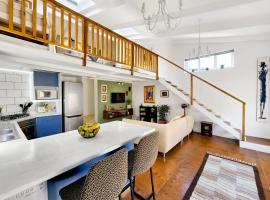 The Loft on Tudor，位于Tokai的酒店