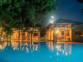 LUXTORI Arugambay - In-house guests are entitled to a 10 percent off at Cilantro Restaurant, Bloom Cafe, and Zeste Bar Lounge