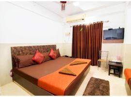 HOTEL PREMIUM TRAVELLERS # iNN Near Temple - Fully Air Conditioning Hotel - Hygiene And Spacious Room - A Top Rated Luxuary Hotel，位于Merces的酒店
