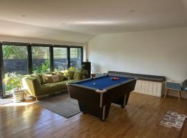 Crossing Retreat - POOL table, PROJECTOR, BARN，位于Tunstead的酒店