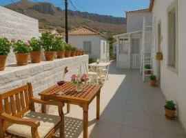 A Sea-licious Vacation - Chic & Style in Hydra