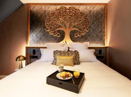 Logis Hôtel Jeanne & Jules Hôtel Spa et Restaurant，位于Rostrenen的酒店