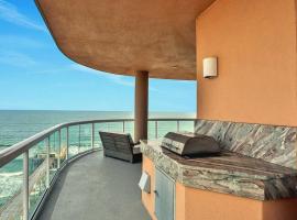 Modern 3-Bedroom Oceanfront Condo with Balcony，位于德通纳海滩海岸的酒店
