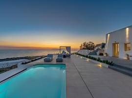Santorini's Rising Sun Private Villa，位于Santorini的酒店