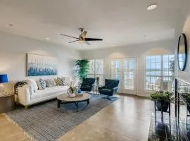 Luxury Lakeview Condo