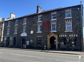 Hampton Hotel & restaurant，位于兰德林多德威尔斯的酒店