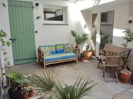 L'ancienne écurie, near Carcassonne, private and charming accomodation Corporate bookings accepted