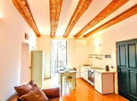CHARMY FLAT -BALCONY&AIRCOND- fascino anni '50 in Zona a Traffico Limitato