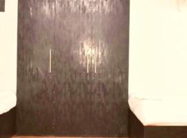 Hotel shiva home，位于Banāras Cantonment的酒店