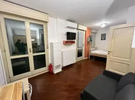 Easy Station Apartment