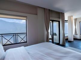 Nana Mountain Resort，位于Astam的酒店