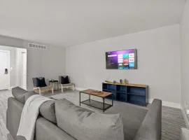 The Ultimate Rochester Getaway Cozy & Inviting