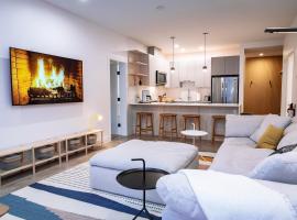 Tumbledown Condo by Revelstoke Vacations，位于雷夫尔斯托克的酒店