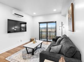 Airport Access with Stunning View A203，位于朱诺的酒店