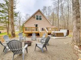 Hot Tub and Decks Tree-Lined Retreat in Pocono Lake