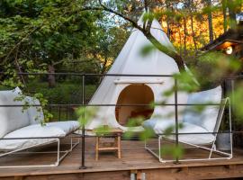 Tipi à Roussillon，位于鲁西永的豪华帐篷