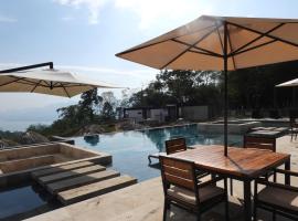 Topowa Club House Resort，位于希龙的酒店