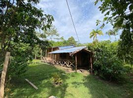 YAKU albergue y Camping，位于Padre Cocha的酒店