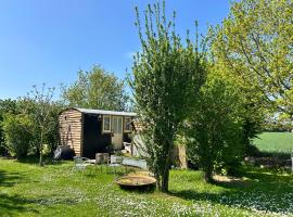 Mr Hares shepherd hut，位于Mellis的酒店